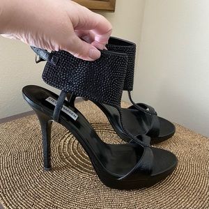 Steve Madden Glitsi heels.